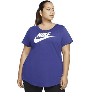 The Nike Tee Sportswear Essential size 2X women’s
